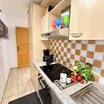 Apartament Small & Cozy 2 Bedroom By Belle