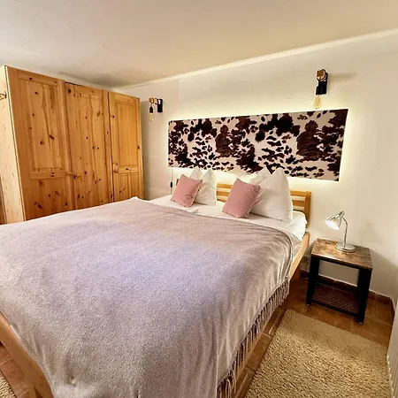 Small & Cozy 2 Bedroom By Belle *