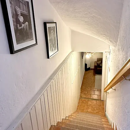 Small & Cozy 2 Bedroom By Belle Apartment *