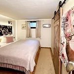 Small & Cozy 2 Bedroom By Belle קיצביהל
