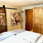 Small & Cozy 2 Bedroom By Belle דירה