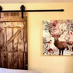 Small & Cozy 2 Bedroom By Belle קיצביהל